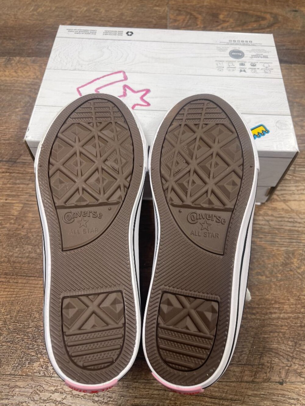 Converse x Hello Kitty & Friends Easy-On High Tops Kids 2Y - Picture 6 of 8